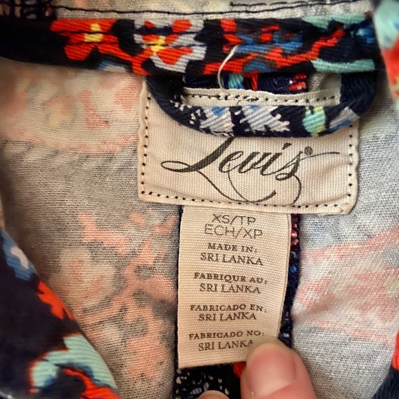 Levi’s XS floral jacket - Picture 3 of 5